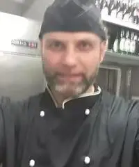 Lavapiatti aiutante cuoco Lavapiatti aiutante cuoco