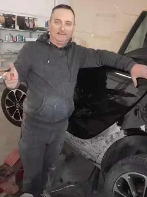 Preparatore verniciatura.a contratto Preparatore verniciatura.a contratto