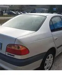 TOYOTA Avensis 1.6 benzina anno 2001 TOYOTA Avensis 1.6 benzina anno 2001