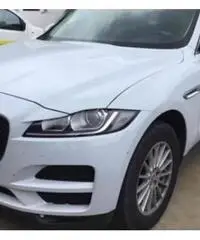 Jaguar F-Pace 2.0 D 180 CV aut. Pure Jaguar F-Pace 2.0 D 180 CV aut. Pure