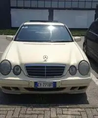 MERCEDES E 200