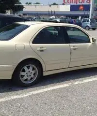 MERCEDES E 200