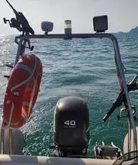 Gommone con motore 40 cavalli Gommone con motore 40 cavalli