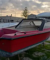 Barca 5 MT ideale per pesca e passeggio Barca 5 MT ideale per pesca e passeggio