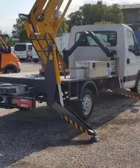 Daily con piattaforma aerea da 19 Mt.