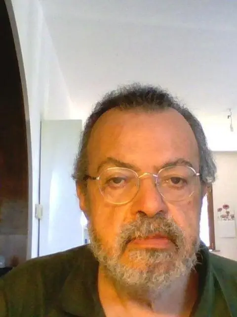 Gentiluomo 63enne cerca ragazza o giovane donna Gentiluomo 63enne cerca ragazza o giovane donna