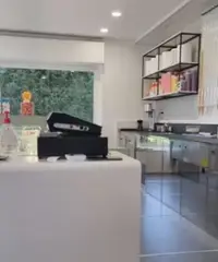 VETRINE FRONTE STRADA LOCALE COMMERCIALE AD ALZATE