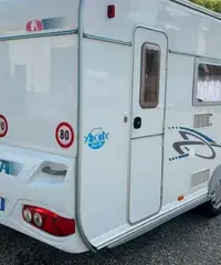 Caravan Adria Adora 482-posti 3-camperizzata 12v Caravan Adria Adora 482-posti 3-camperizzata 12v