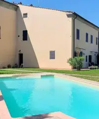 Appartamento con vista panoramica e piscina con... Appartamento con vista panoramica e piscina con...