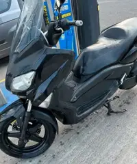Xmax del 2010 250c Xmax del 2010 250c