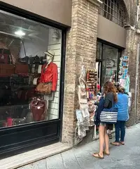 In centro a Siena, negozi in posizione ottima In centro a Siena, negozi in posizione ottima