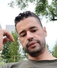 Ragazzo bello arabo cerca una ragazza Ragazzo bello arabo cerca una ragazza