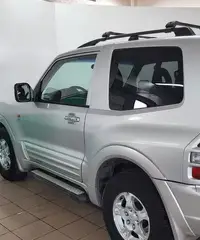 Mitsubishi Pajero 3.2 16V DI-D 3p. GLS2 Mitsubishi Pajero 3.2 16V DI-D 3p. GLS2