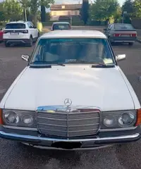 Mercedes w123 240d epoca Mercedes w123 240d epoca