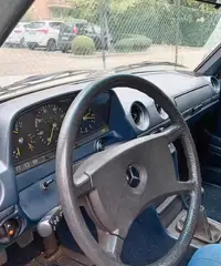 Mercedes w123 240d epoca Mercedes w123 240d epoca