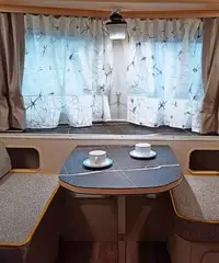 Eriba Touring 310 - Caravan con tetto sollevabile