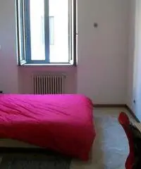 A 550euro stanza arredata per 1 o 2 studentesse da subito A 550euro stanza arredata per 1 o 2 studentesse da subito