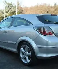 OPEL ASTRA GTC 1.6 GPL COSMO 105CV 2006 OPEL ASTRA GTC 1.6 GPL COSMO 105CV 2006