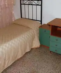 Camere doppie e singole a studentesse Camere doppie e singole a studentesse