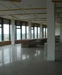 Bari Affitto Negozio 900mq Bari Affitto Negozio 900mq