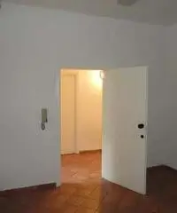 Rimini Centro ufficio 1 vano con sala attesa e bagno Rimini Centro ufficio 1 vano con sala attesa e bagno