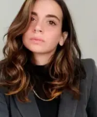 Donna delle pulizie a ore, barista, commessa Donna delle pulizie a ore, barista, commessa