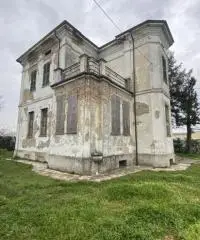 Villa stile Liberty del 1900 indipendente con giardino Alseno  (PC) Villa stile Liberty del 1900 indipendente con giardino Alseno  (PC)