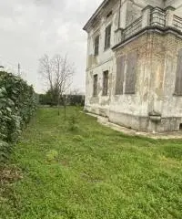Villa stile Liberty del 1900 indipendente con giardino Alseno  (PC) Villa stile Liberty del 1900 indipendente con giardino Alseno  (PC)