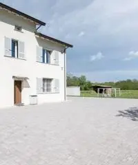 Villa Bifamiliare con giardino 5000 mq a Fidenza