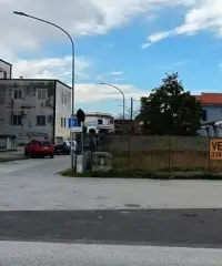 Terreno FRONTE SCUOLE SUPERIORI, COMUNE E ASILO Terreno FRONTE SCUOLE SUPERIORI, COMUNE E ASILO