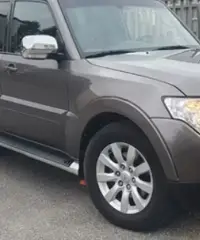 Mitsubishi Pajero 5 porte . 7 posti