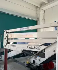 Piattaforma isoli 20 metri su Nissan Cabstar Piattaforma isoli 20 metri su Nissan Cabstar