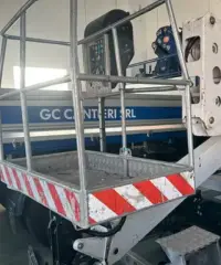 Piattaforma isoli 20 metri su Nissan Cabstar Piattaforma isoli 20 metri su Nissan Cabstar