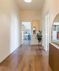 Soluzione indipendente con ampio terreno privato Soluzione indipendente con ampio terreno privato