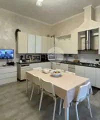 CASA SEMINDIPENDENTE A CASTELLAMMARE DI STABIA