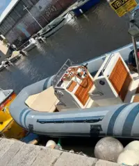Gommone e ormeggio Gommone e ormeggio