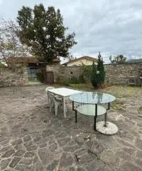 Casale in sassi risalente al 1500 con giardino
