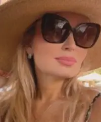 Cerco un uomo che sia pronto a vivere la vita al massimo Cerco un uomo che sia pronto a vivere la vita al massimo