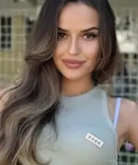 Un caffè, un sorriso e forse qualcosa di più Un caffè, un sorriso e forse qualcosa di più