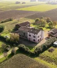 Rustico ristrutturato indipendente con parco a Fontanellato (PR)