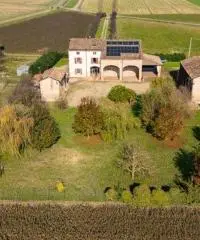 Rustico ristrutturato indipendente con parco a Fontanellato (PR)