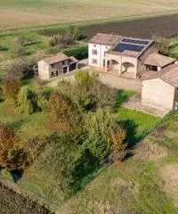 Rustico ristrutturato indipendente con parco a Fontanellato (PR)