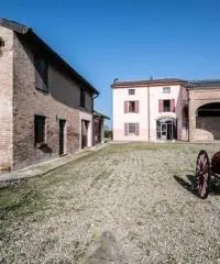 Rustico ristrutturato indipendente con parco a Fontanellato (PR)