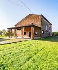 Rustico ristrutturato indipendente con parco a Fontanellato (PR)