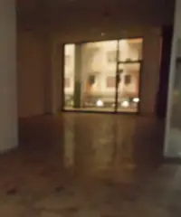 Ampio locale commerciale in via Kennedy