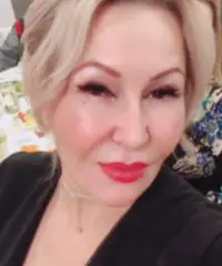 Pronta a scoprire nuovi orizzonti insieme a te Pronta a scoprire nuovi orizzonti insieme a te