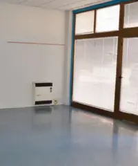 Monfalcone: locale commerciale