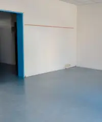 Monfalcone: locale commerciale