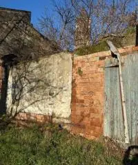 Rustico indipendente con stalla antica e giardino a Fontevivo