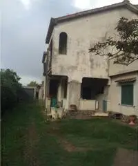 Villa di 9 locali in Vendita Villa di 9 locali in Vendita